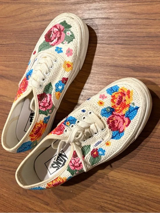 Vans Women's Cream Canvas Sneakers with Multicolor Floral Embroidery - Picture 4 of 4